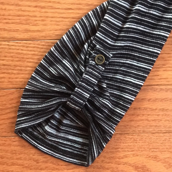 Maurices Long Sleeve Button Up V-Neck Top Small NWT - Picture 3 of 3